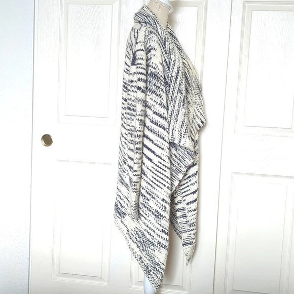 Express Oversized Chunky Knit Cream and Heather gray Open Cardigan - Picture 3 of 6